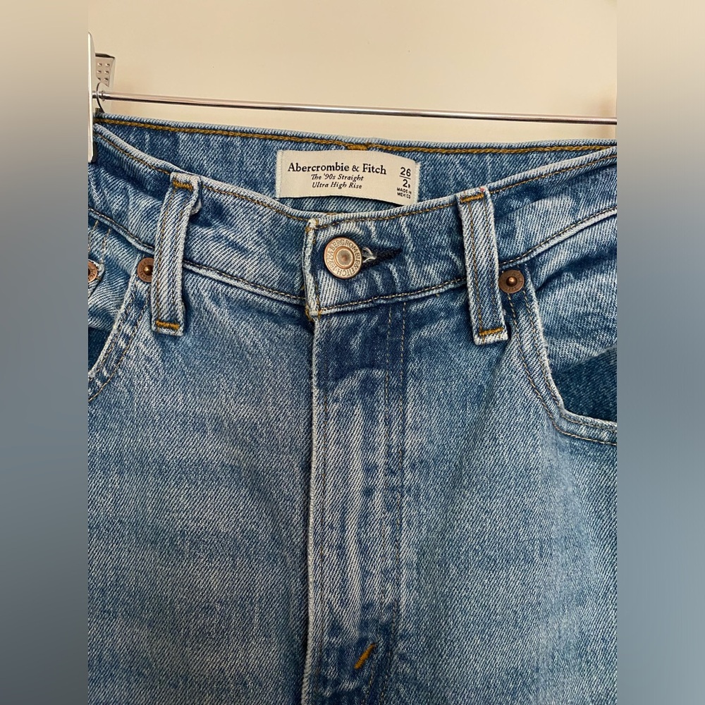 The 90s straight ultra high-rise Abercrombie and Fitch jeans medium wash - Picture 2 of 3